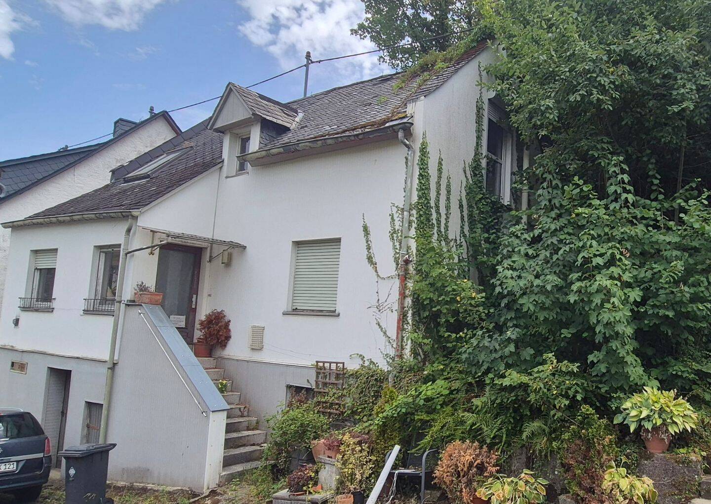 Notverkauf eine bezugsfreies Einfamilienhauses in zentraler Höhenlage, 56867 Briedel