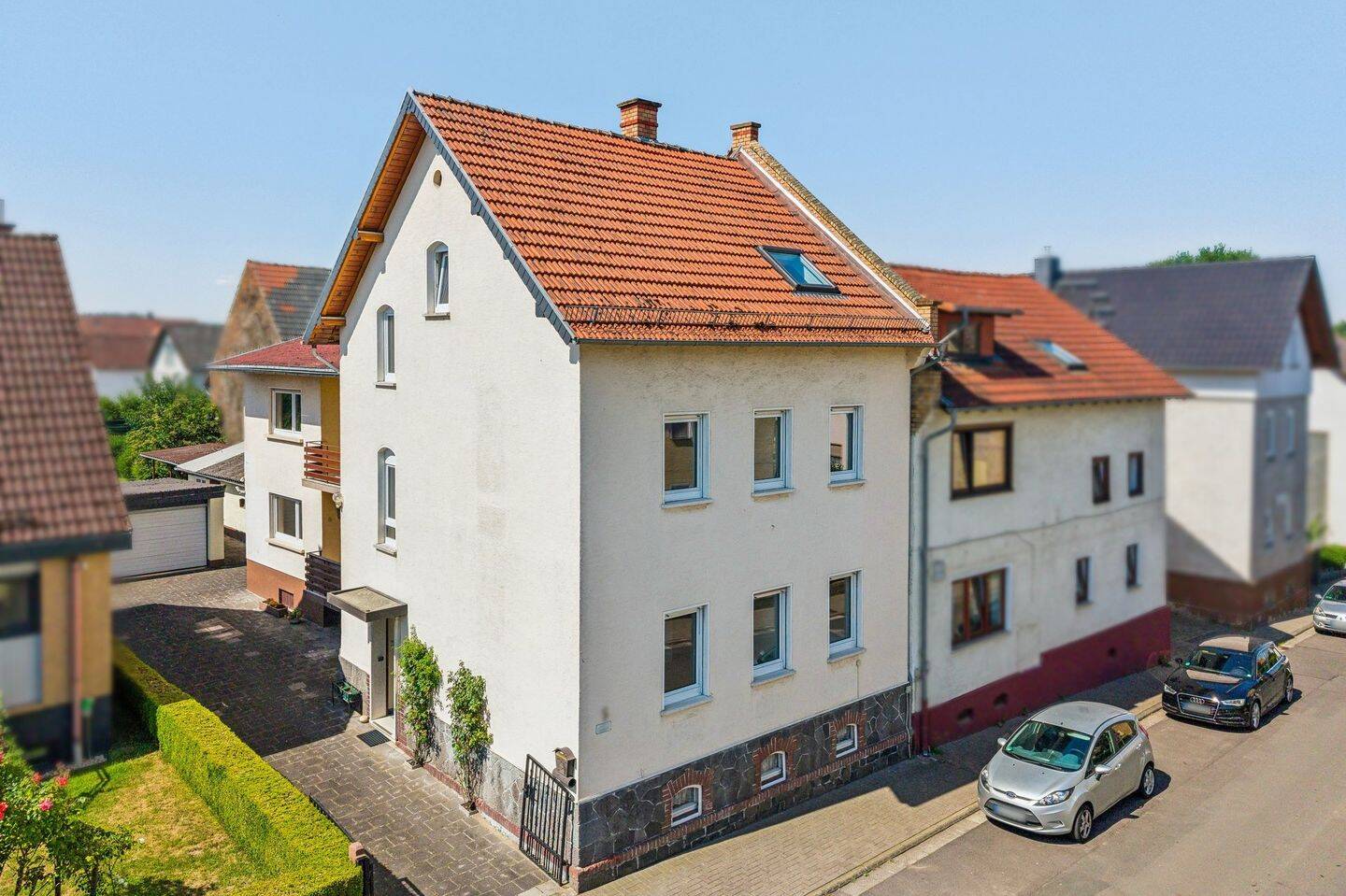 Sofort verfügbar! Großzügiges Ein-/Zweifamilienhaus in zentraler Wohnlage von Fernwald Annerod, 35463 Fernwald