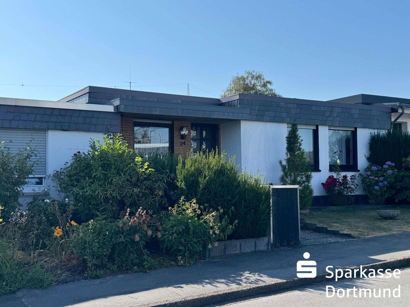 Zeitlose Substanz, moderne Details: Bungalow mit Garage und Keller, 44149 Dortmund