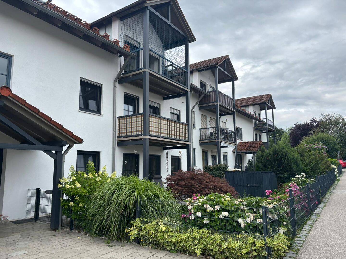 Renovierte 2-Zimmer-Wohnung mit eigenem Garten, neuer EBK und Tiefgaragenstellplatz, 84323 Massing