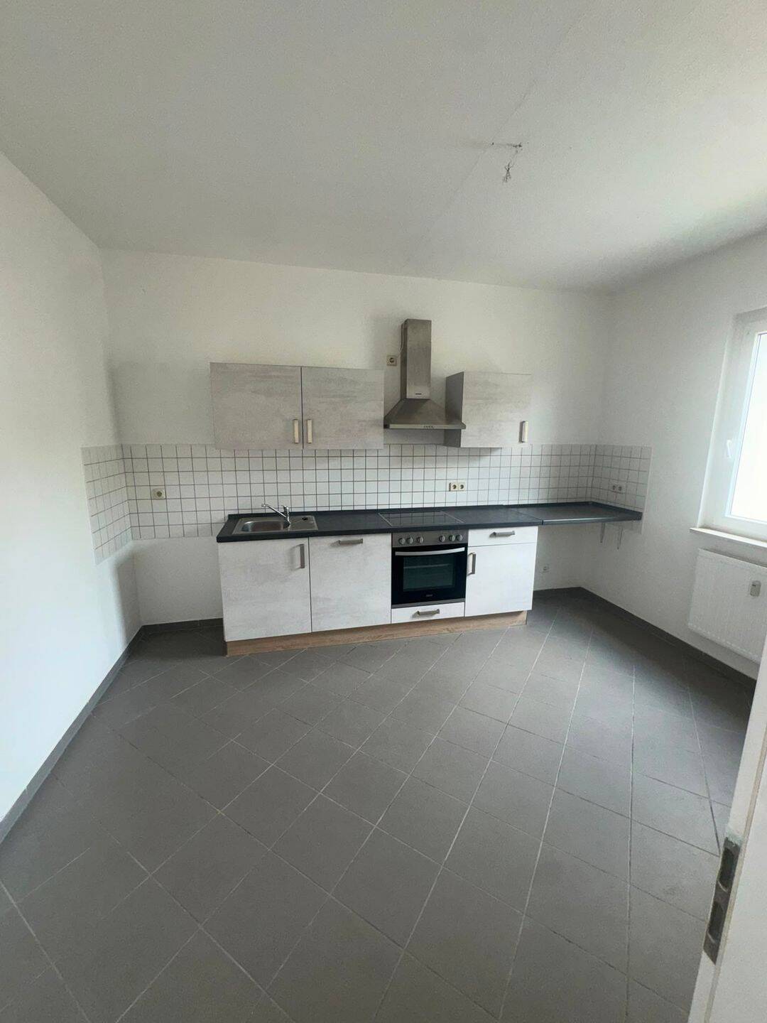 Moderne 2-Zimmer-Wohnung mit Balkon und Einbauküche in Crimmitschau, 8451 Crimmitschau