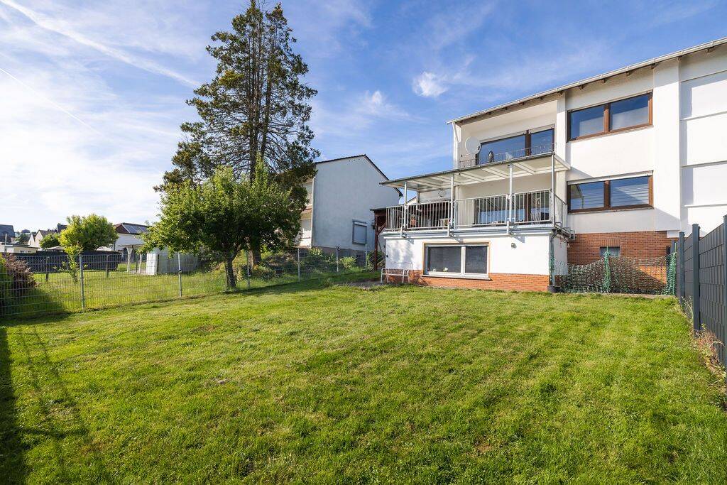 Doppelhaushälfte in Höhr-Grenzhausen – mit großer überdachter Terrasse, Garten und Garage, 56203 Höhr-Grenzhausen