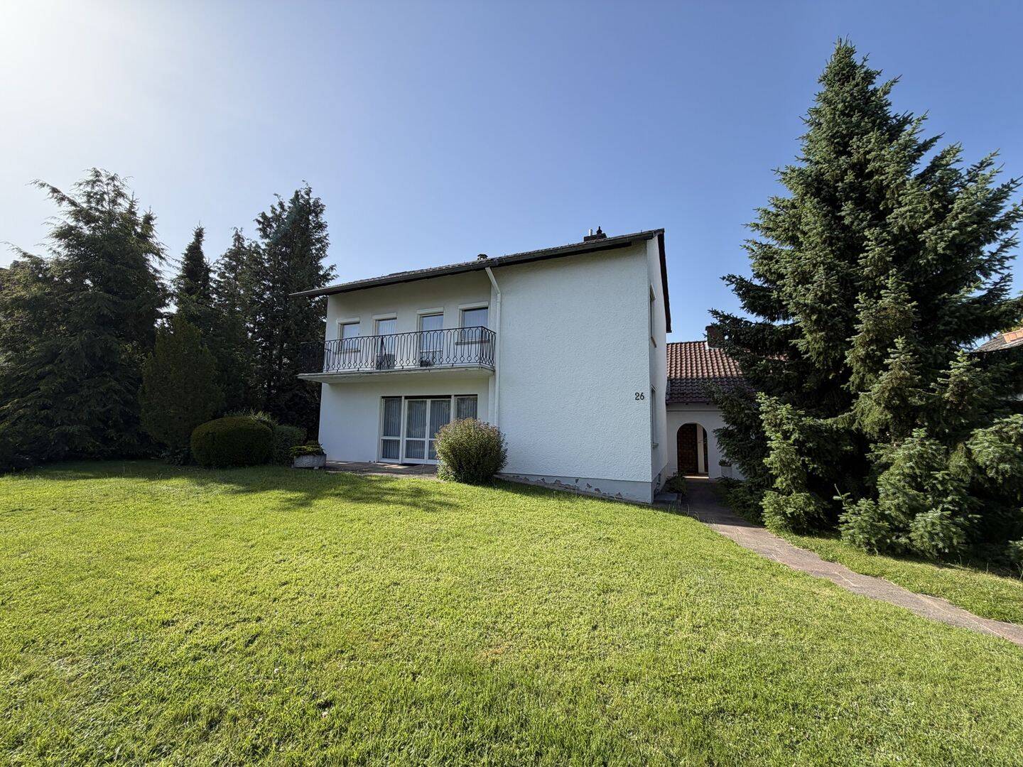 Einfamilienhaus mit Einliegerwohnung im separaten Nebengebäude – Wohnen & Rendite zugleich, 37269 Eschwege