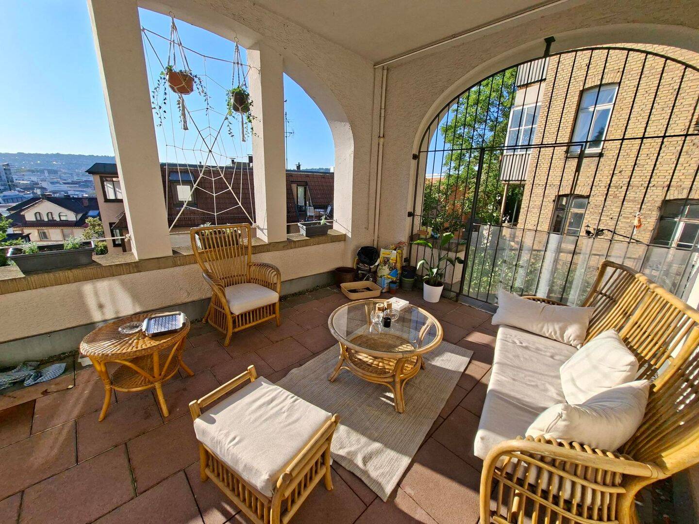 Exklusives, voll möbliertes Zimmer mit großer Terrasse in zentraler Stuttgarter Lage, 70182 Stuttgart (Mitte)