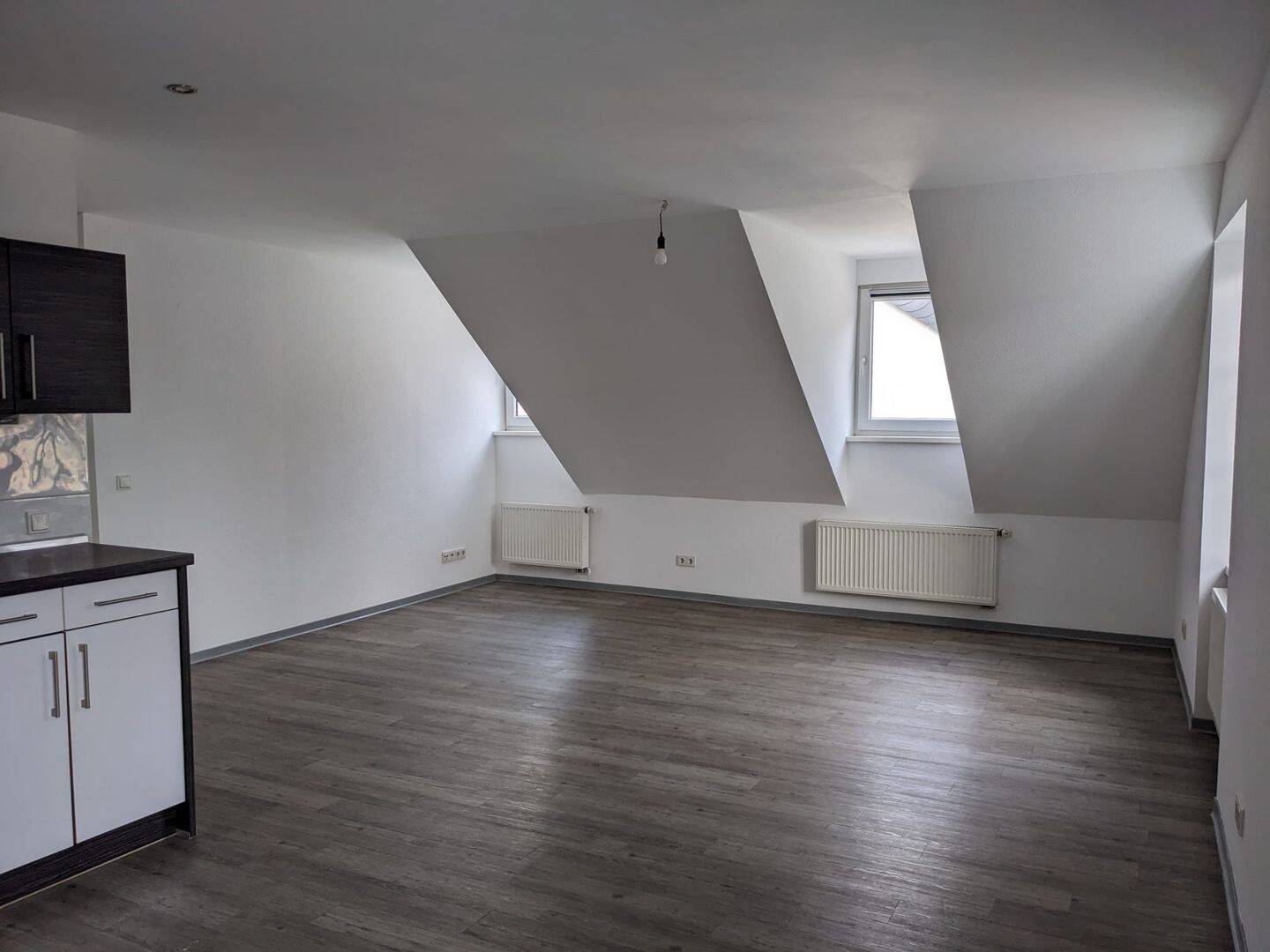Schöne & helle 2,5 ZKB Dachgeschosswohnung in 66111 zu vermieten, 66111 Saarbrücken