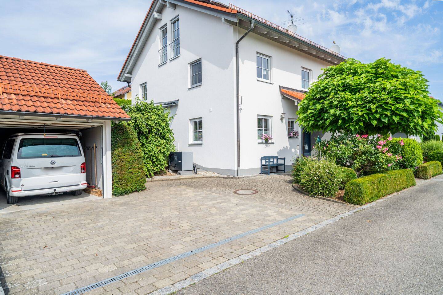 Großzügige und wertige Doppelhaushälfte in familienfreundlicher Wohnlage von Buchloe/ Lindenberg, 86807 Buchloe