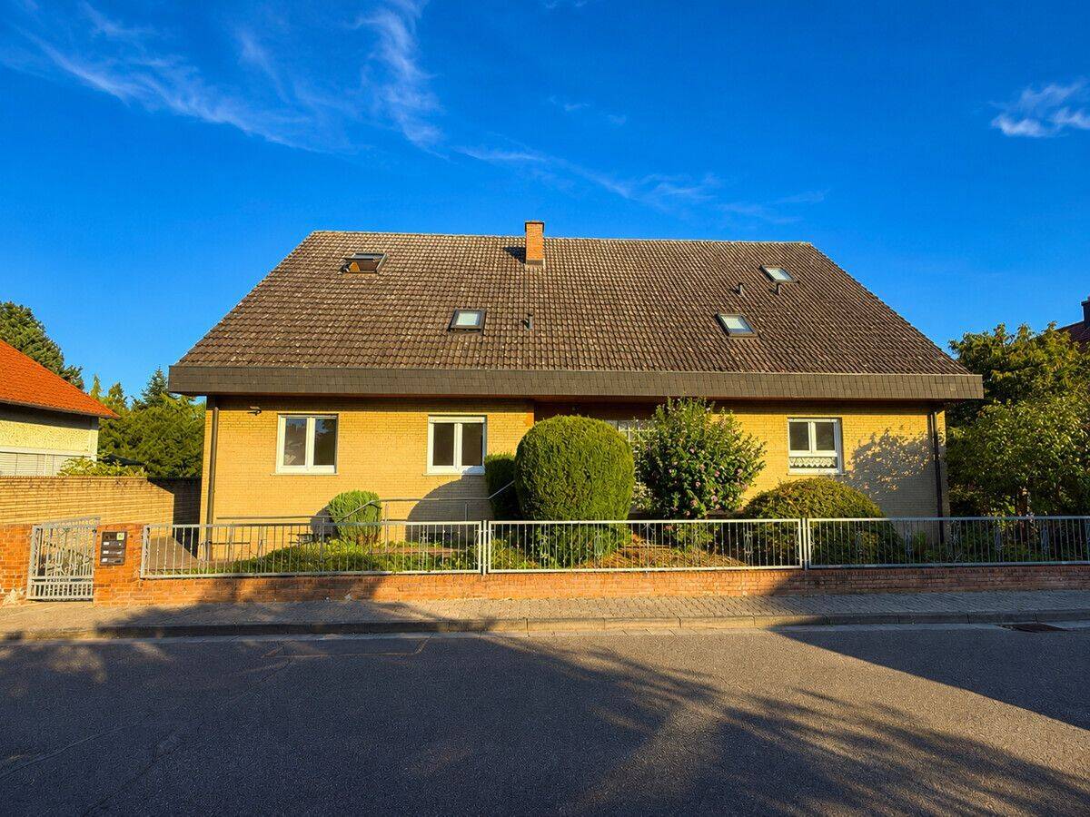 Großzügige 4-Zimmer-Erdgeschosswohnung mit eigenem Gartenanteil, Terrasse und gehobener Ausstattung, 67112 Mutterstadt
