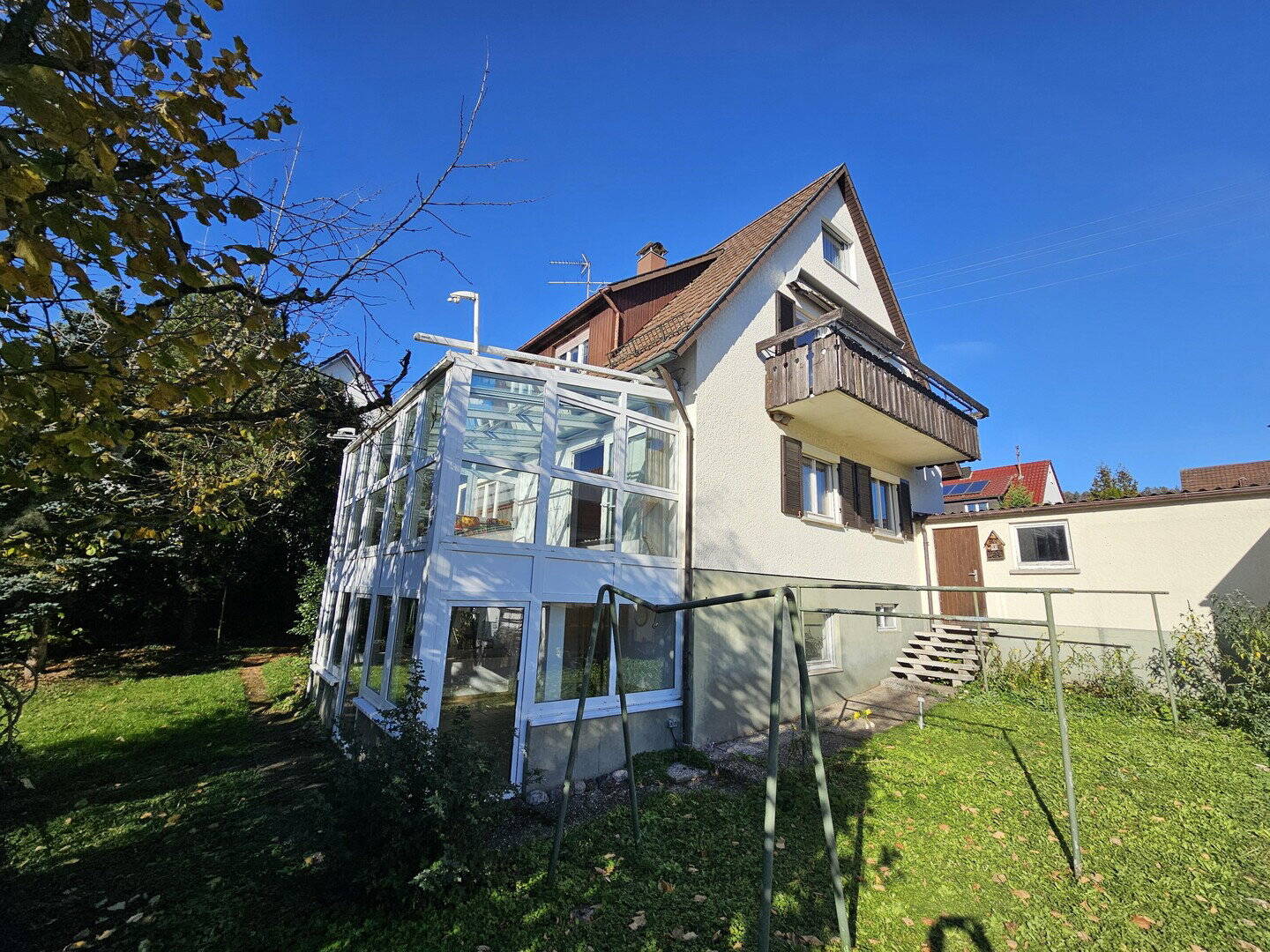 Plüderhausen: Ursprüngliches Zweifamilienhaus mit großem Garten und sehr guter Lage, 73655 Plüderhausen