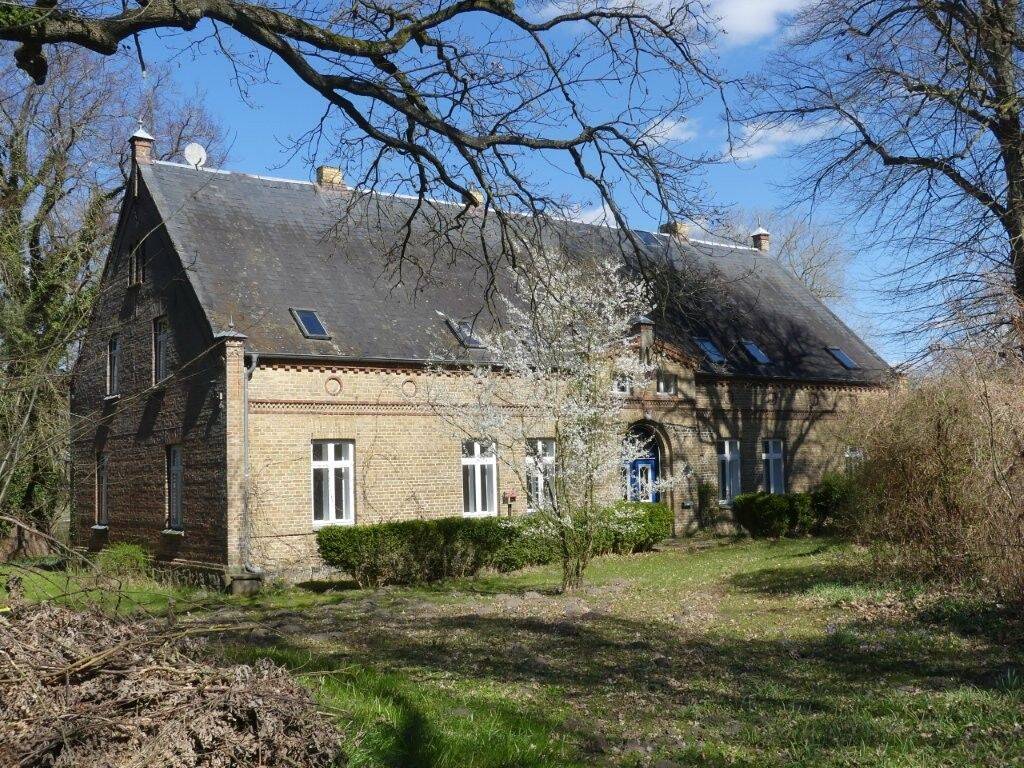 Denkmalgeschütztes Pfarrhaus mit Anbau und Nebengebäude in Basse, 17179 Walkendorf