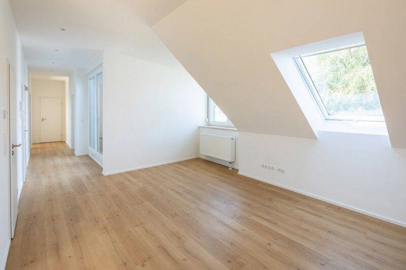 Perfekt für Paare! Traumhafte 3-Zimmer-DG-Wohnung mit Balkon, 87700 Memmingen