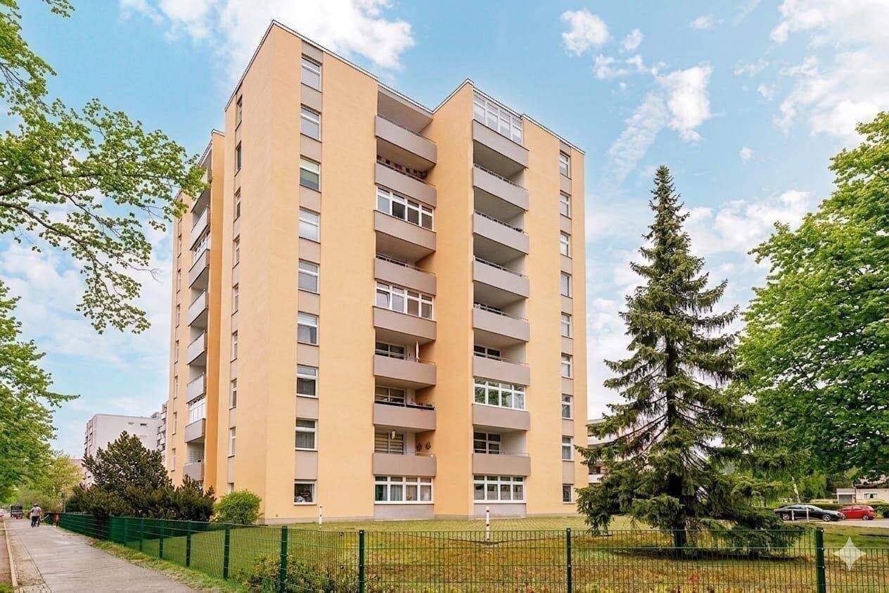 Über den Dächern von Berlin: 2,5 Zimmer mit Fernsehturm-Blick, 13403 Berlin (Reinickendorf Kolonie Erholung Kolonie Gartenfreunde Tegel Wittenau)