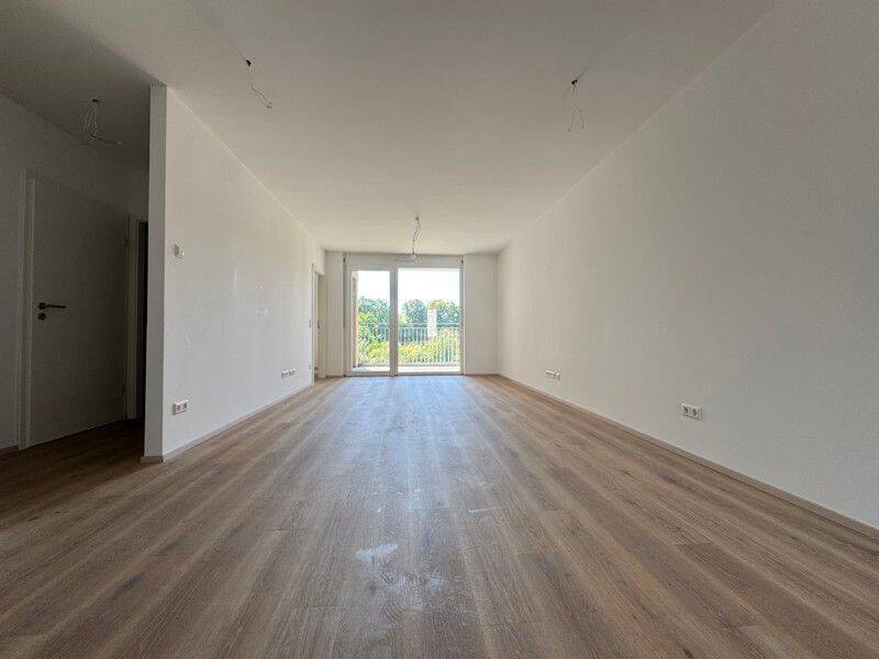 Stilvoll wohnen mit Weitblick: Großzügige Etagenwohnung mit Loggia und moderner Einbauküche, 89231 Neu-Ulm