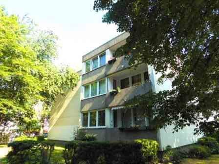 Frisch saniertes Familienglück: Attraktive 3-Zimmer-Wohnung mit Balkon ins Grüne (WBS erforderlich), 50769 Köln (Chorweiler)