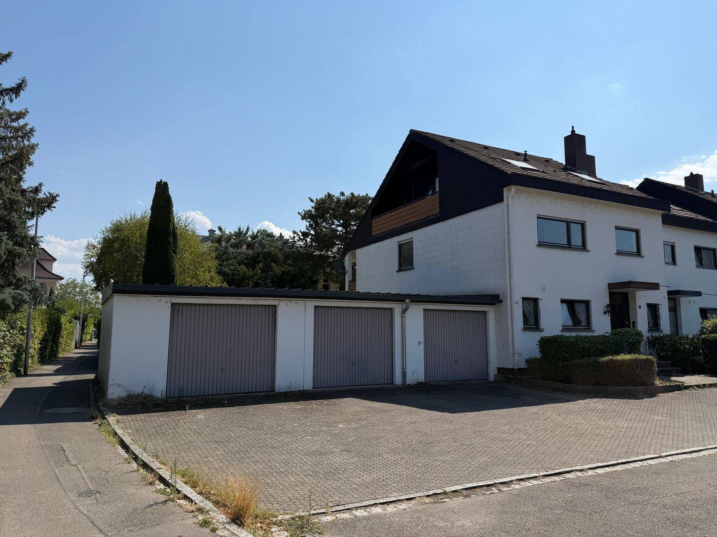 Haltingen: Familiyhome mit grossem Garten und Garage zur Verwirklichung Ihres Wohntraums, 79576 Weil am Rhein