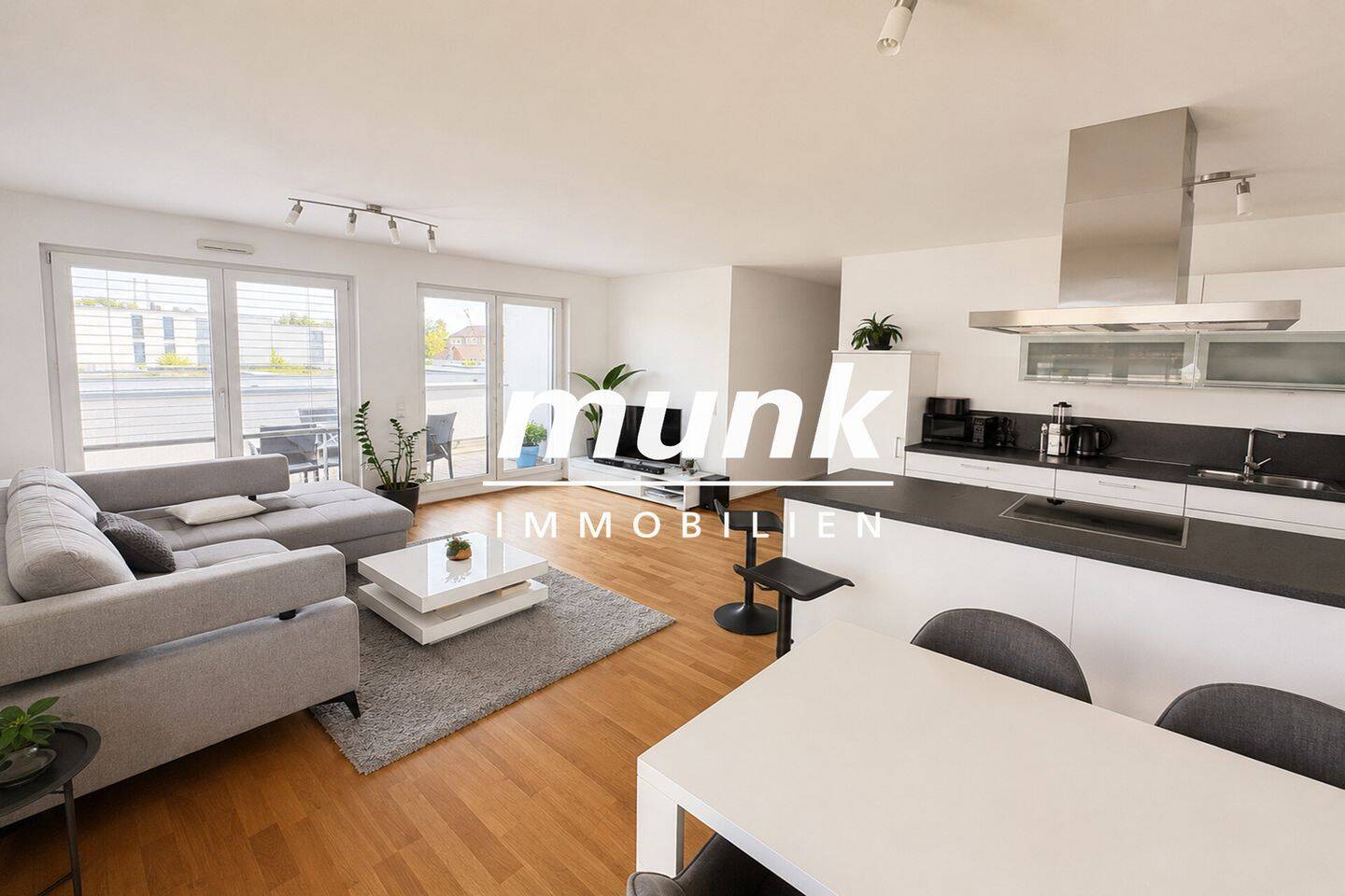 Großzügige 3-Zimmer Wohnung mit Dachterrasse, 89233 Neu-Ulm