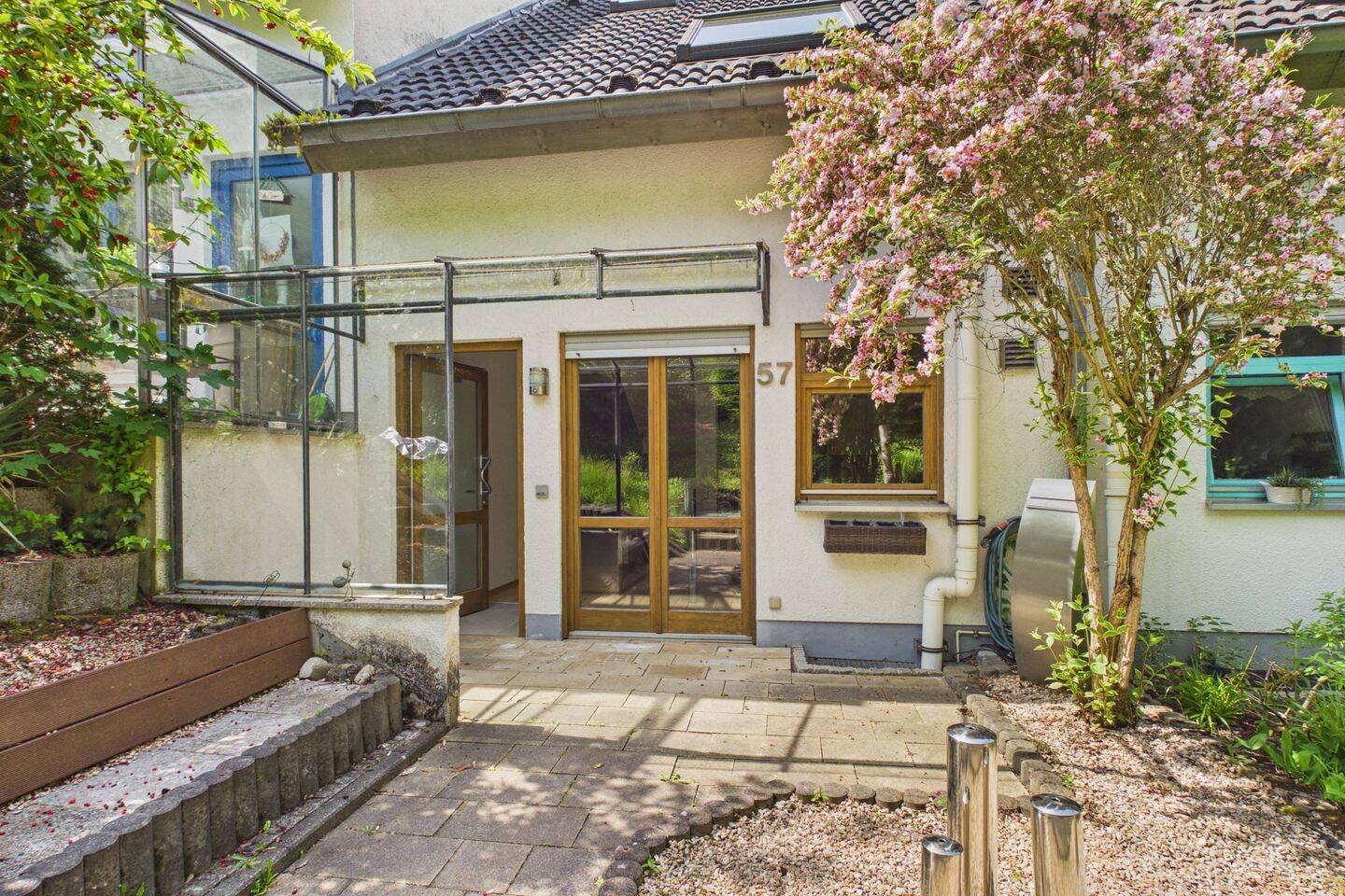 Modernes Reihenhaus mit Dachstudio & Terrasse | Naturnah & zentral in Bensheimer Hanglage, 64625 Bensheim