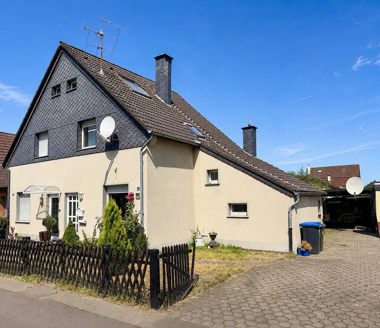 Zechenhaus mit Charakter & Potenzial – Doppelhaushälfte mit großem Garten in Hamm-Herringen, 59077 Hamm