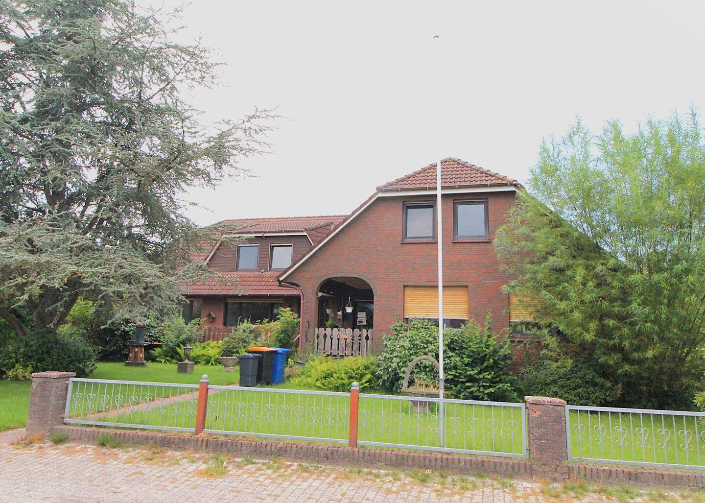 Großes Wohnhaus + Halle mit viel Potenzial in der Nähe von Wittmund zu verkaufen!, 26409 Wittmund