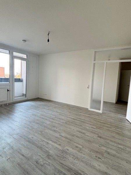 Perfekt um sofort einzuziehen: Frisch renovierte Wohnung inklusive neuer, schicker Küche, 44269 Dortmund (Benninghofen Berghofen Schüren)