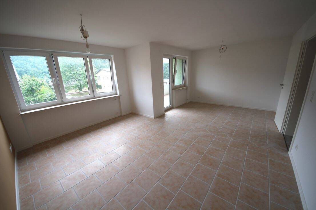 Marko Winter Immobilien -Neckarzimmern: Gemütliche 3,5-Zimmer-Wohnung mit Balkon, 74865 Neckarzimmern