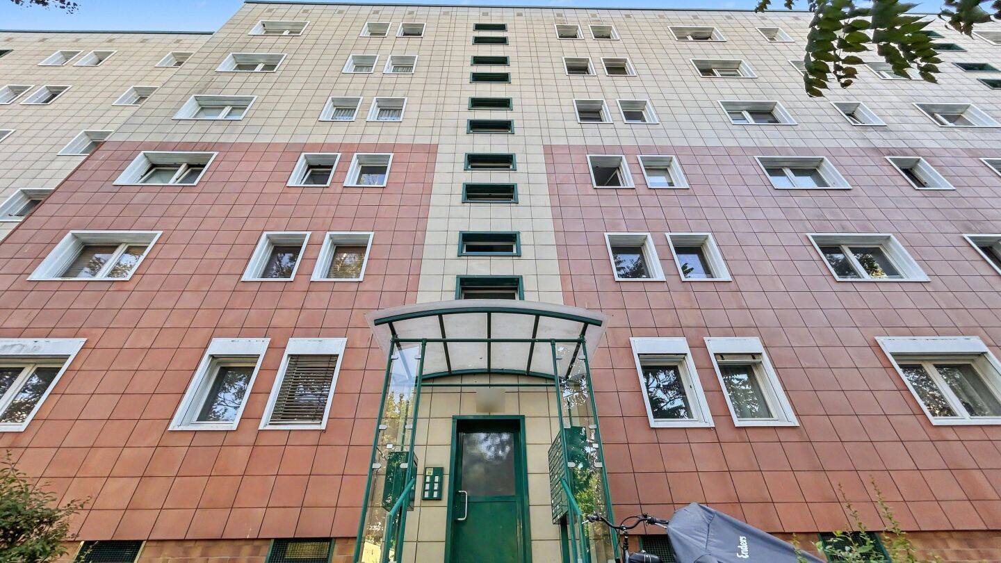 Attraktive 4-Zimmer-Wohnung mit Balkon in gepflegter Wohnanlage in Berlin, 13059 Berlin (Lichtenberg Hohenschönhausen Kleingartenanlage Falkenhöhe Nord Neu-Hohenschönhausen Wartenberg)