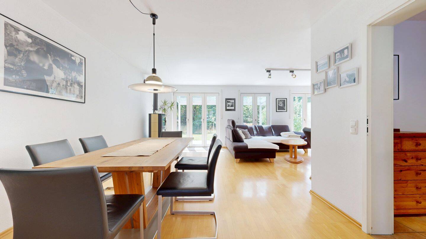 Charmante Doppelhaushälfte mit Dachterrasse, Südgarten und Waldblick, 85640 Putzbrunn
