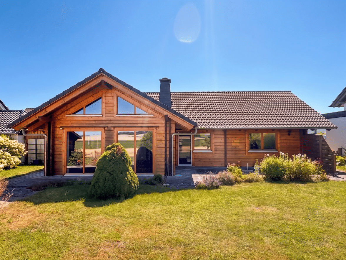 Traumhafter Holzbungalow in ruhiger Ortsrandlage – freier Blick ins Grüne & barrierefreier Wohnkomfort in Espenau!, 34314 Espenau
