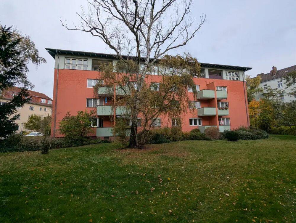 Helle, ruhige 3-Zimmer-Wohnung mit Balkon, Einbauküche und eigenem Stellplatz – bezugsfrei in Reinickendorf, 13407 Berlin (Reinickendorf)