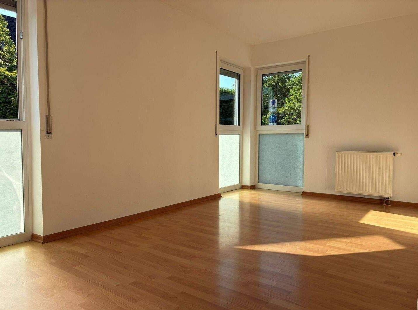 Große Terrasse und 4 Großzügige 4-Zimmer-Maisonette mit Terrasse, Garten & Stellplatz in Nauheim für die ganze Familie, 64569 Nauheim