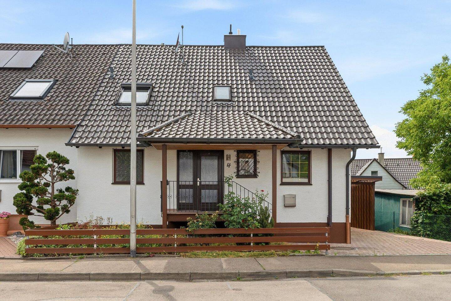 Sofort einziehen – Doppelhaushälfte mit pflegeleichtem Garten in Senden, 89250 Senden