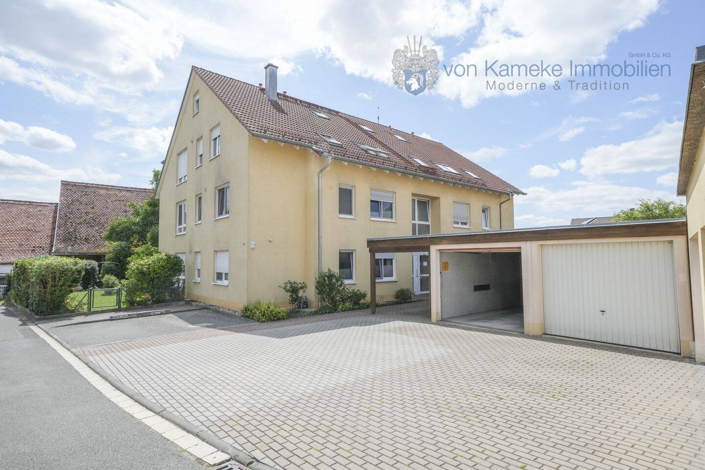 Moderne 4-Zimmer-Maisonette mit Balkon, Dachstudio, Stellplatz & Carport in Dechsendorf, 91056 Erlangen