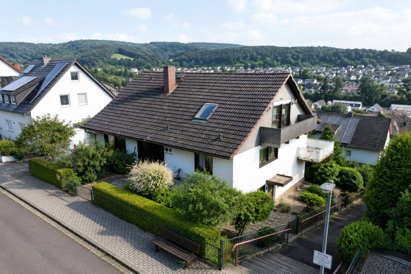 Großzügiges Einfamilienhaus mit vermieteter Einliegerwohnung und Weitblick über Bad Orb, 63619 Bad Orb