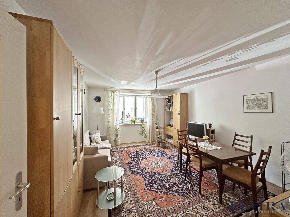 ELVIRA – Maxvorstadt, vermietete und gut geschnittene 3-Zimmer-Wohnung im Hochparterre mit kleiner Terrasse in bevorzugter Lage, 80799 München (Maxvorstadt Schwabing-Freimann Schwabing-West)