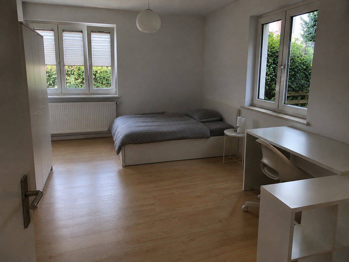 Möbliertes 18 m² WG-Zimmer mit Balkon in Kamp-Lintfort, 47475 Kamp-Lintfort