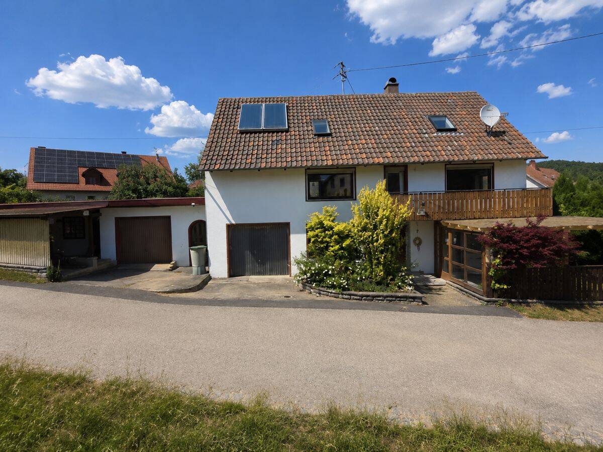 Wo Geschichte auf neue Wohnideen trifft: ein Zuhause in Aichen, 86479 Aichen