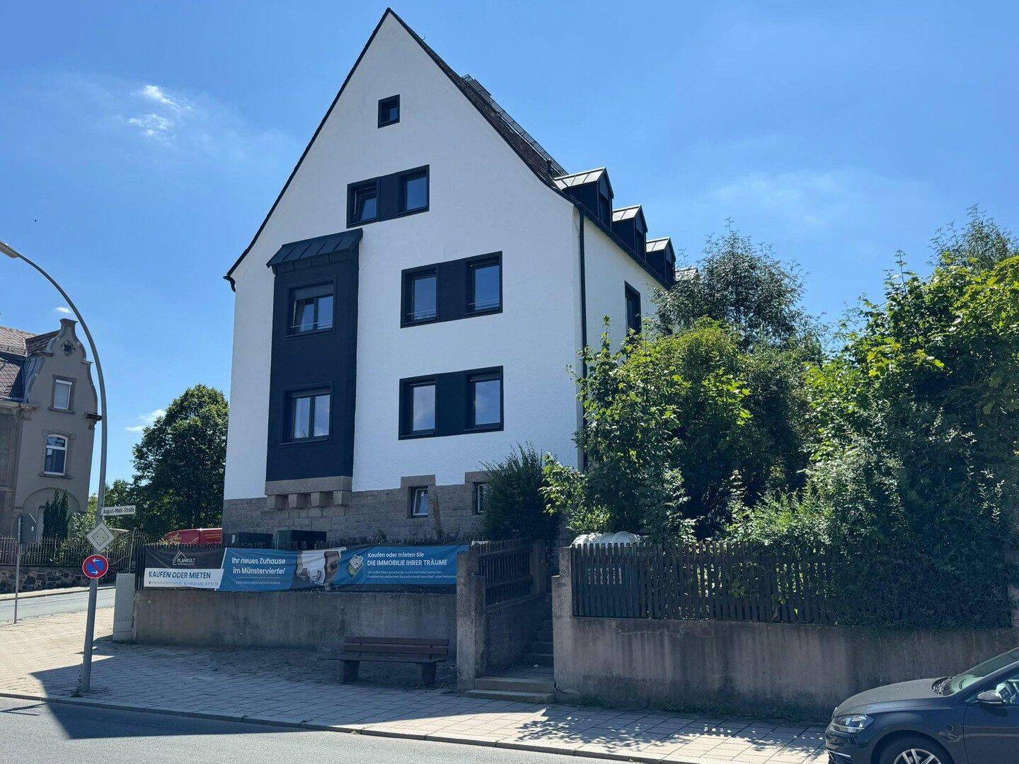 Erstbezug – Sanierte 3-Zimmer DG Wohnung mit Panoramablick, 95032 Hof (Eppenreuth Innenstadt Pirk)