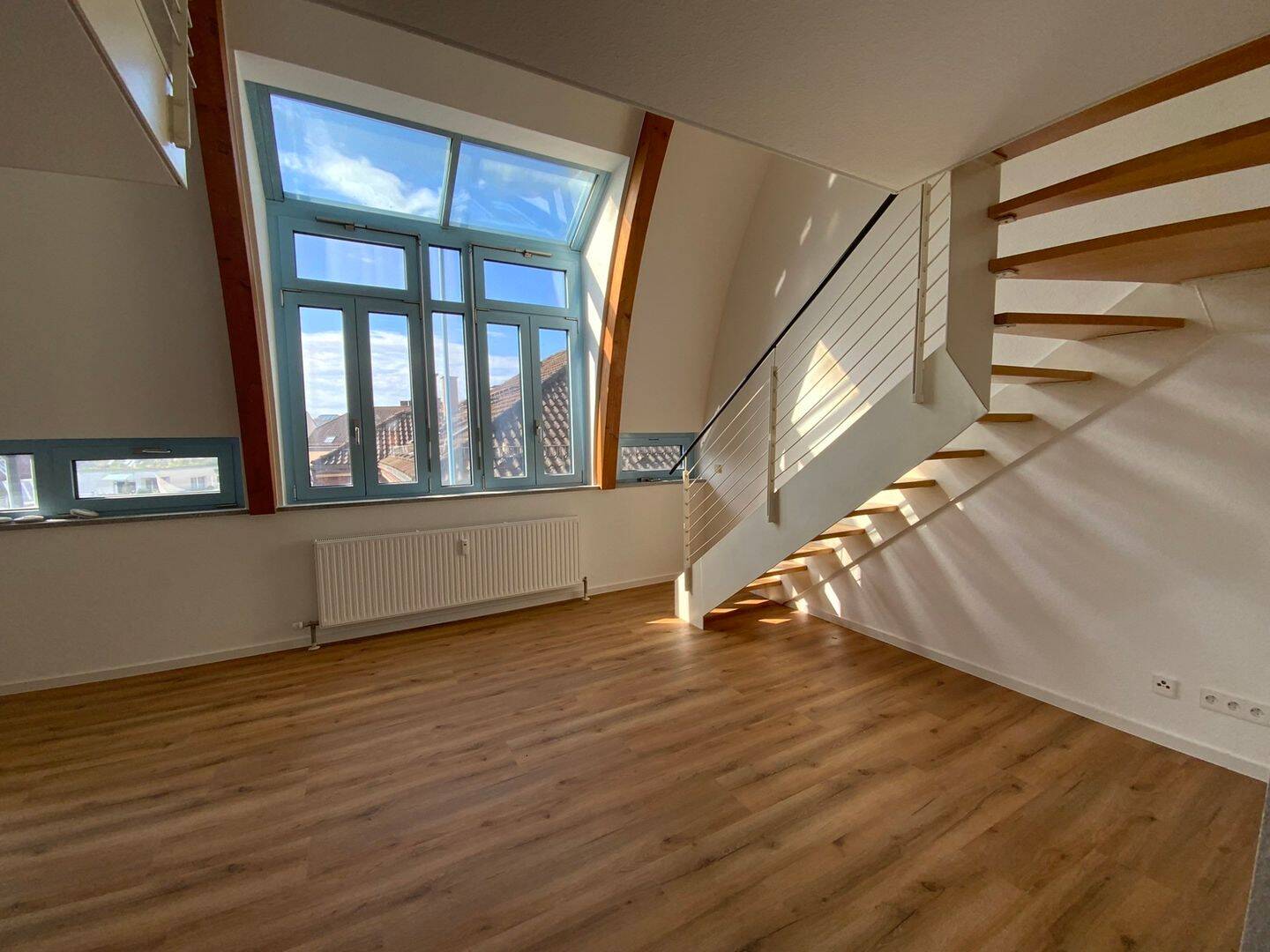 Lichtdurchflutete Maisonette-Wohnung mit kleinem Balkon, 71638 Ludwigsburg