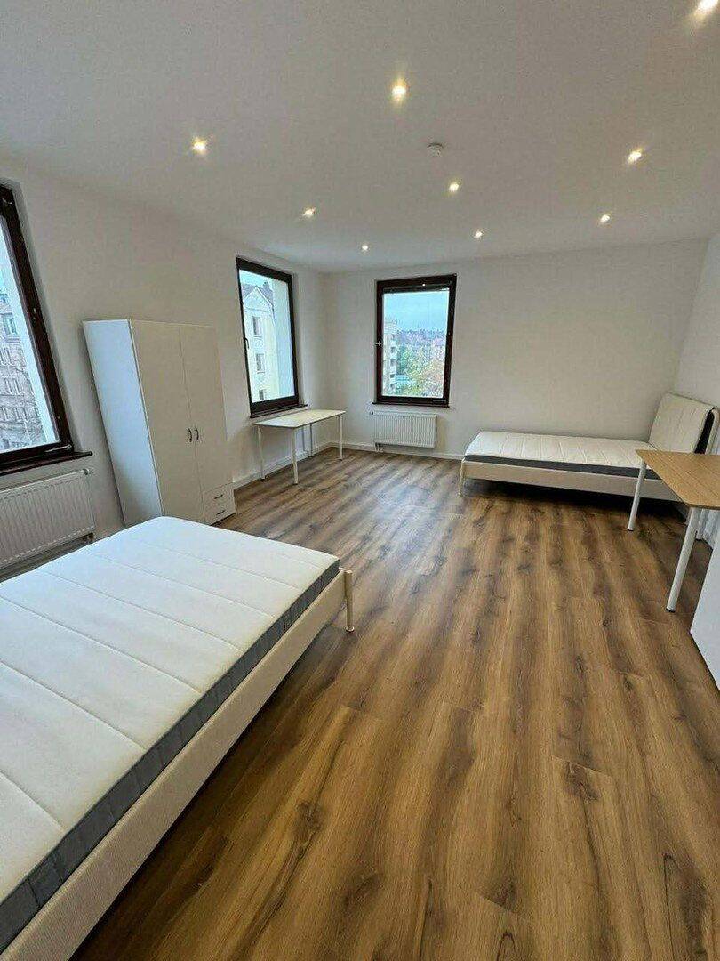 Bett in möbliertem WG-Zimmer in renovierter 4er-WG mit Balkon in Lichtenhof!, 90459 Nürnberg