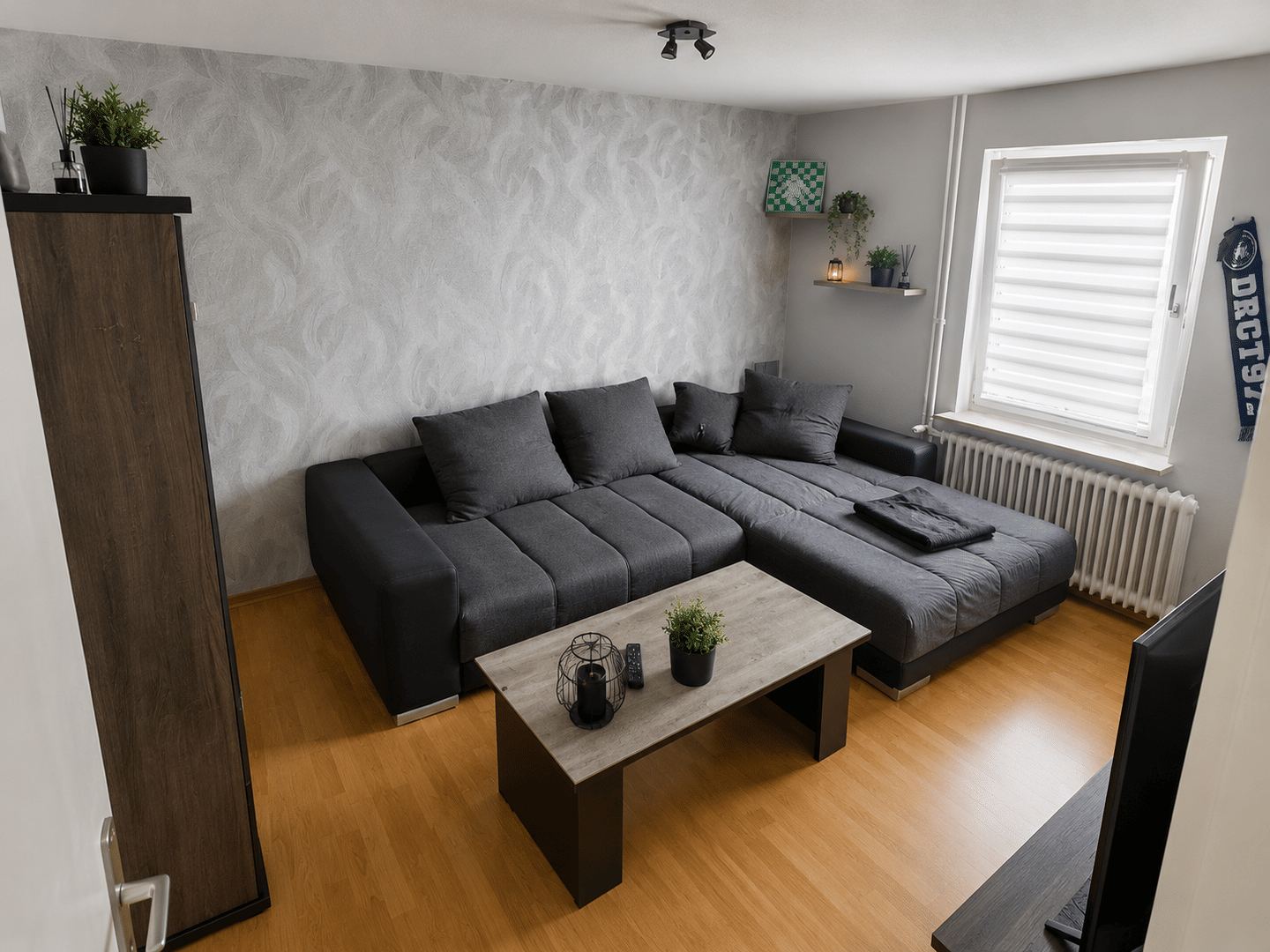 Küstennähe trifft Gemütlichkeit: Helle 2-Wohnung in Hage, 26524 Hage