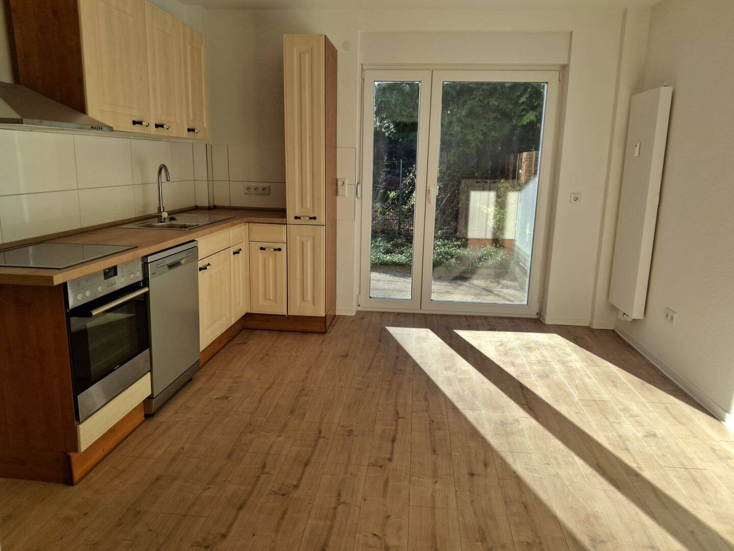 WG-taugliche 2-Zimmer-Terrassenwohnung (66 qm) mit Einbauküche und Gartenanteil, im modernisierten Altbau