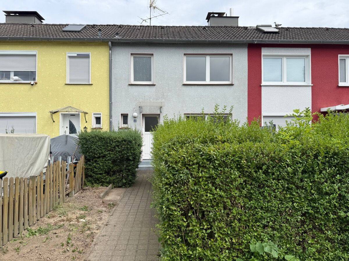 Reihenmittelhaus mit Garten in Dortmund-Hörde, 44263 Dortmund (Hörde Mitte Schüren)