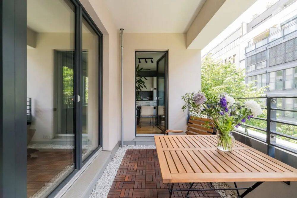 Bezugsfreie 2-Zimmer-Wohnung, neuwertig, luxuriös ausgestattet, Balkon, viele effektive Extras
