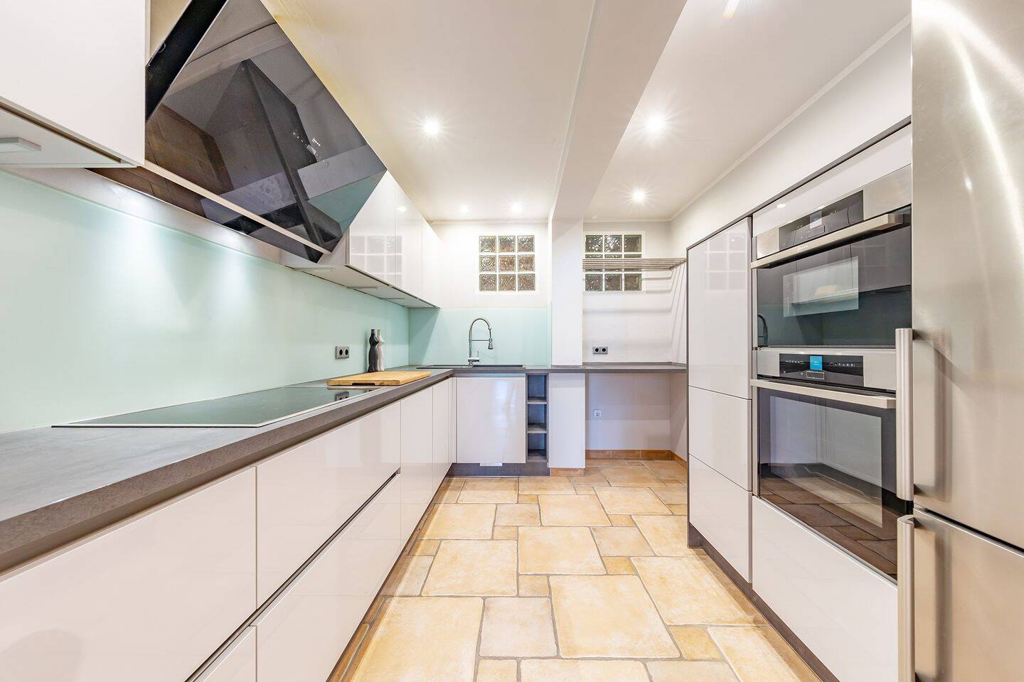 Moderne 3-Zimmer-Wohnung ++ 2 Bäder ++ Kamin ++ Süd-West-Loggia ++ Carport & Außenstellplatz, 23858 Barnitz