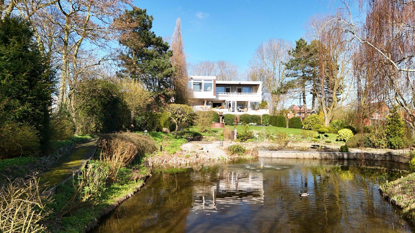 Exklusives Einfamilienhaus / Villa mit Wellnessbereich und parkähnlichem Garten, 26725 Emden