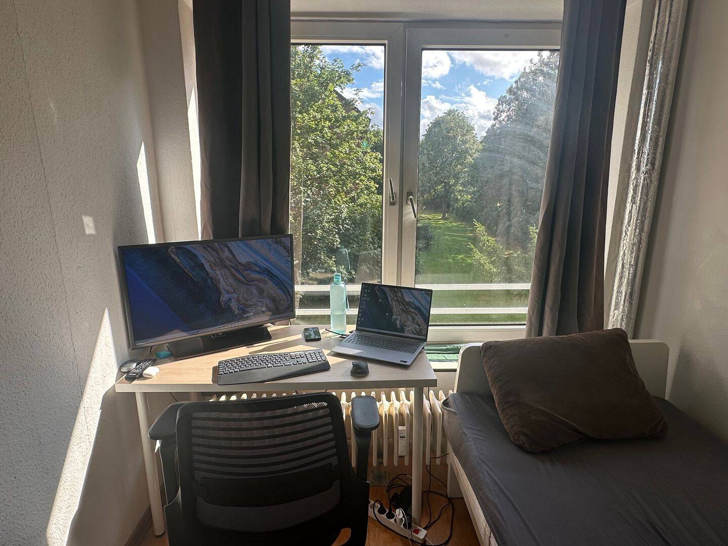 Möbliertes WG-Zimmer in Hamburg-Billstedt | Frei ab 01.09.
Voll möbliertes Zimmer in einer ruhigen 2er-WG, 22117 Hamburg (Mitte Billstedt)