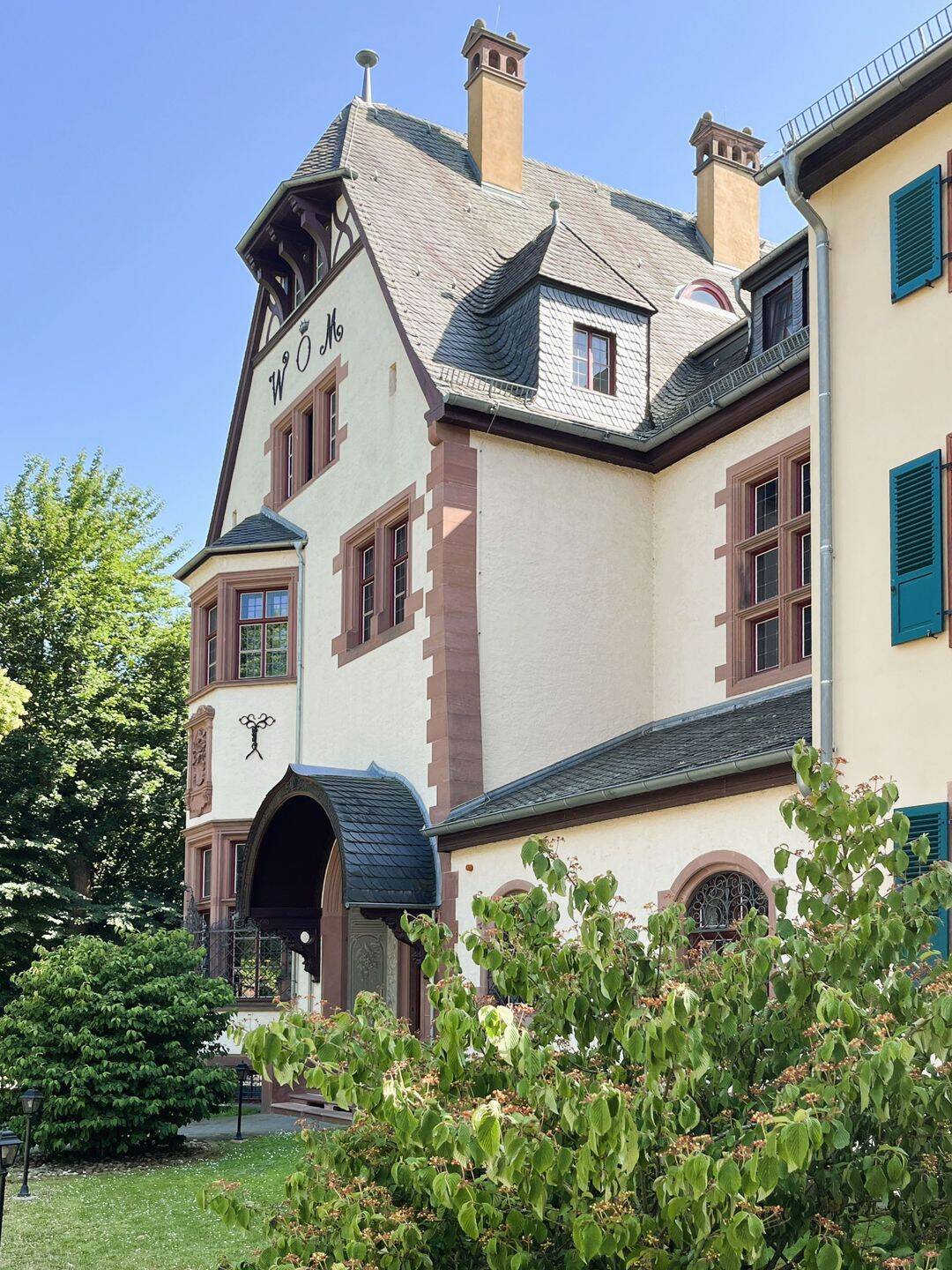 Repräsentatives Wohnen im Schloss – 2,5 Zimmer Eigentumswohnung mit 2 Balkonen, 61137 Schöneck