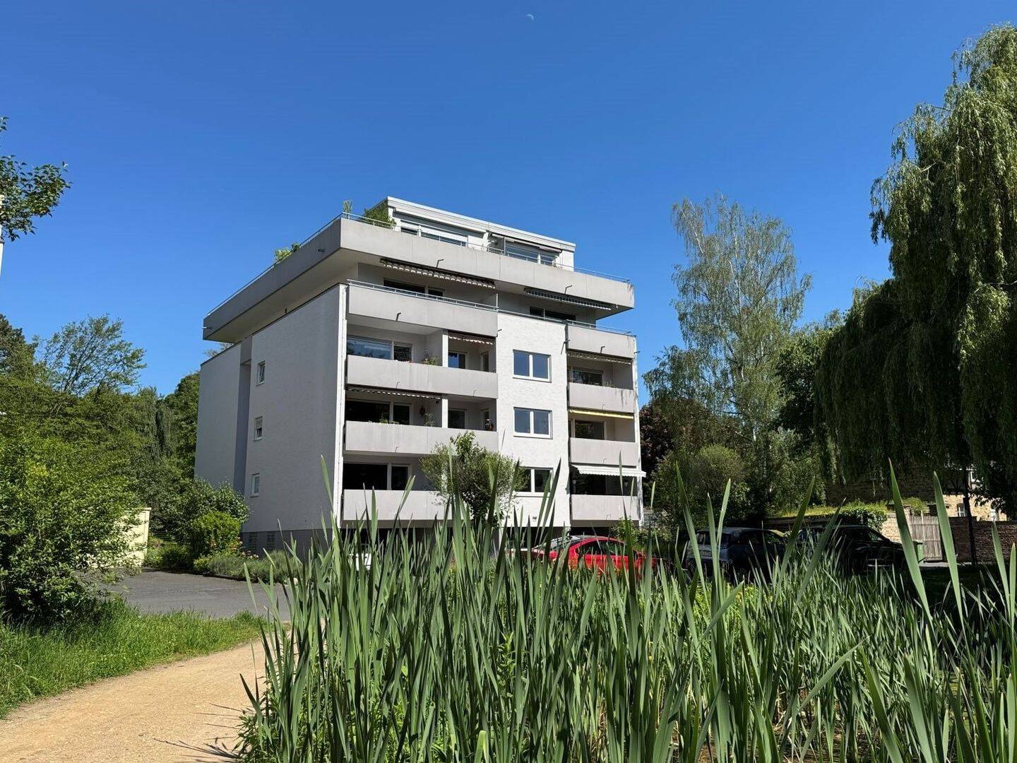 Wohnen mit Drachenfelsblick – bezugsfreie Wohnung mit außergewöhnlichem Rundumbalkon, 53604 Bad Honnef