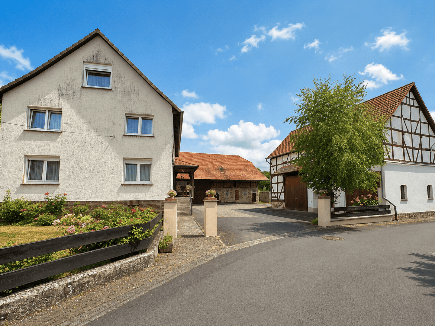 EIN ANWESEN MIT VIEL CHARME, REICHLICH PLATZ UND GROSSEM POTENZIAL! KEINE KÄUFERPROVISION!, 34576 Homberg (Efze)