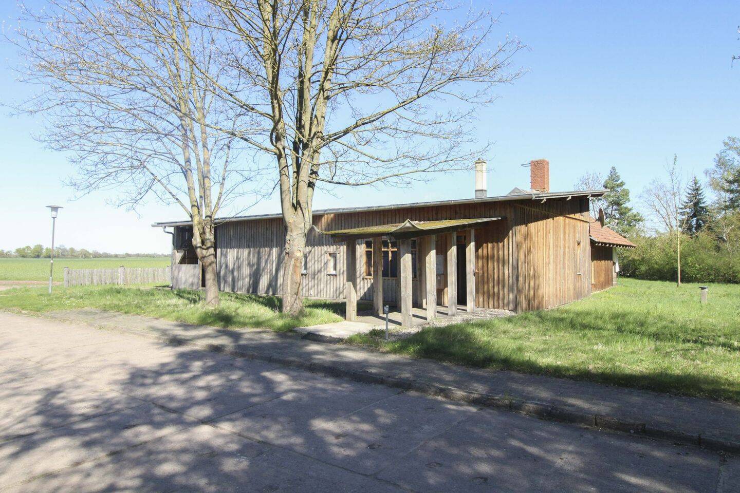 Viel Holz in ländlicher Ruhe: Kernsaniertes Wohnhaus mit tollem Raumklima in Feldrandlage, 39615 Werben (Elbe)