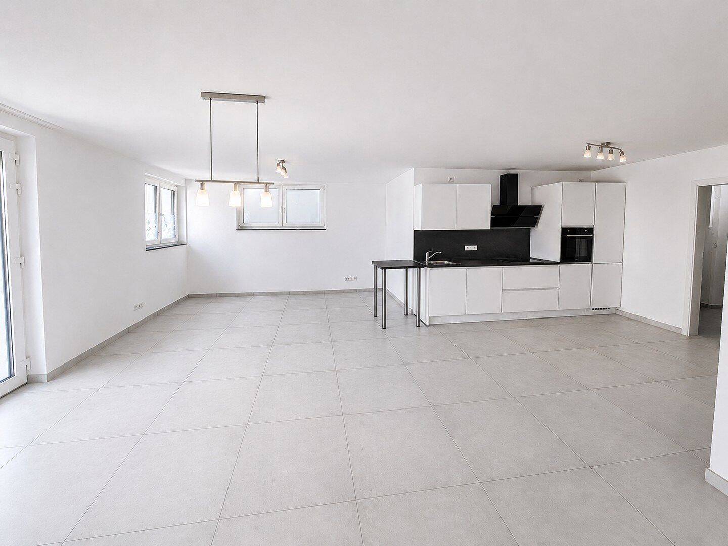 Moderne 2-Zimmer-Wohnung mit EBK und Stellplatz, 71126 Gäufelden